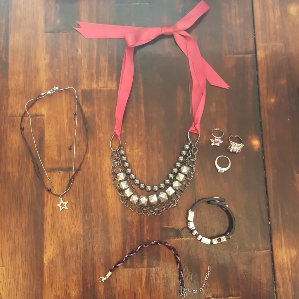 ***SOLD*** Fashion Jewelry Lot 1.